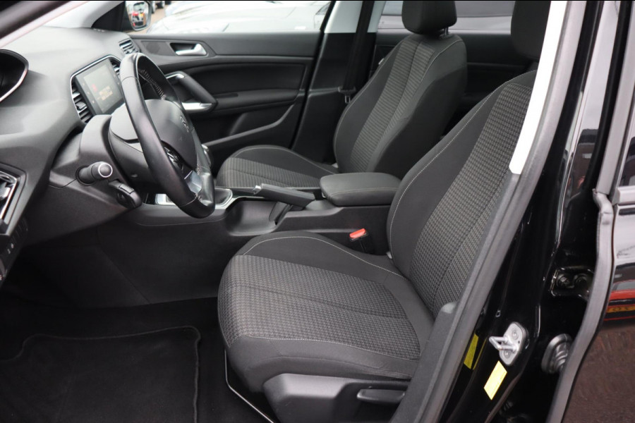 Peugeot 308 SW 1.2 P.T.Blue L. Executive org.NL panoramadak trekhaak