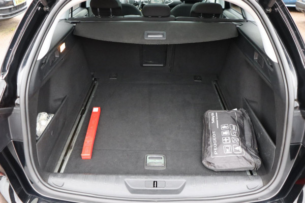 Peugeot 308 SW 1.2 P.T.Blue L. Executive org.NL panoramadak trekhaak