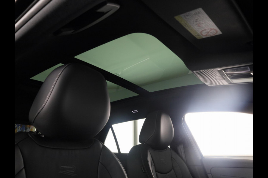 Volkswagen T-Roc R-Line First Edition 1.5 eTSI 110 kW / 150 PK SUV | Interieur Pakket leder 'Varenna' | Black Style Pakket | Panoramaschuif-kanteldak | Trekhaak | Koplampverlichting matrix-led (IQ.LIGHT) | Assistance Pakket | Elek. achterklep