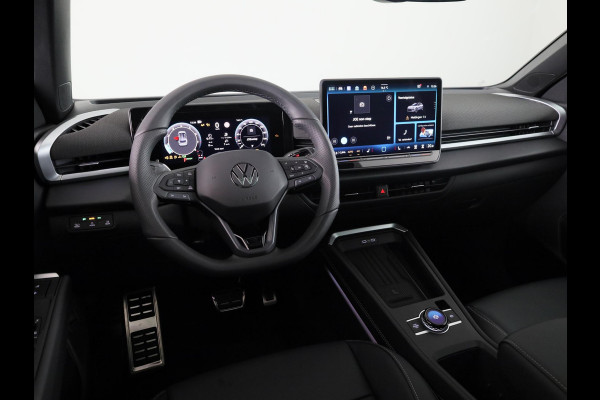 Volkswagen T-Roc R-Line First Edition 1.5 eTSI 110 kW / 150 PK SUV | Interieur Pakket leder 'Varenna' | Black Style Pakket | Panoramaschuif-kanteldak | Trekhaak | Koplampverlichting matrix-led (IQ.LIGHT) | Assistance Pakket | Elek. achterklep