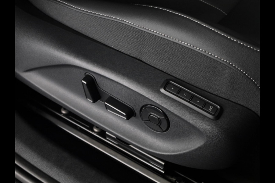 Volkswagen T-Roc R-Line First Edition 1.5 eTSI 110 kW / 150 PK SUV | Interieur Pakket leder 'Varenna' | Black Style Pakket | Panoramaschuif-kanteldak | Trekhaak | Koplampverlichting matrix-led (IQ.LIGHT) | Assistance Pakket | Elek. achterklep