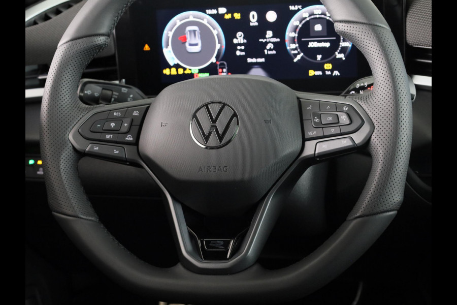 Volkswagen T-Roc R-Line First Edition 1.5 eTSI 110 kW / 150 PK SUV | Interieur Pakket leder 'Varenna' | Black Style Pakket | Panoramaschuif-kanteldak | Trekhaak | Koplampverlichting matrix-led (IQ.LIGHT) | Assistance Pakket | Elek. achterklep
