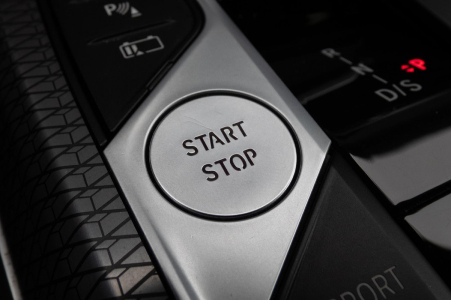 BMW 3 Serie Touring 330e M-PAKKET | HEAD UP | 360 CAMERA | ELEKTRISCHE VERSTELBARE VOORSTOELEN | PANORAMADAK | SIDE ASSIST