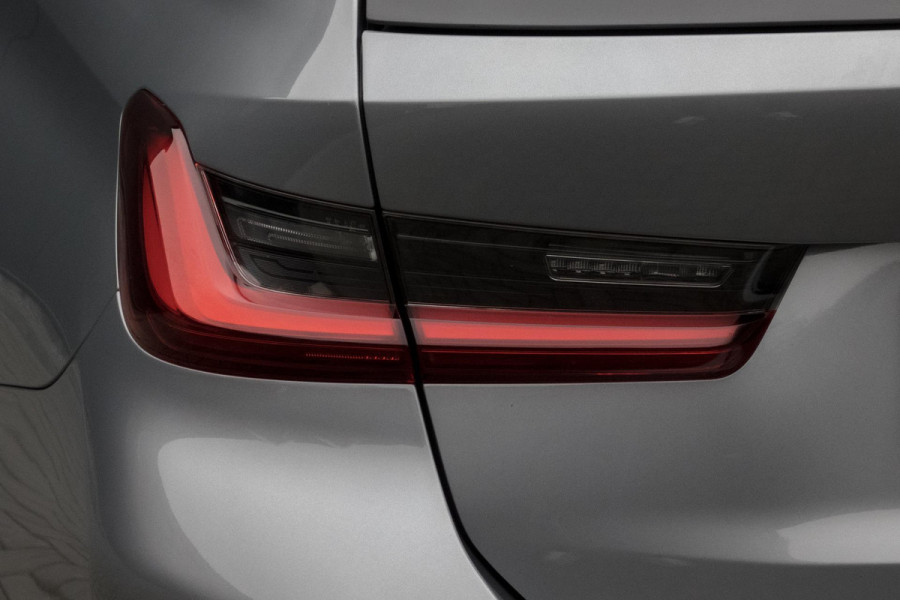 BMW 3 Serie Touring 330e M-PAKKET | HEAD UP | 360 CAMERA | ELEKTRISCHE VERSTELBARE VOORSTOELEN | PANORAMADAK | SIDE ASSIST