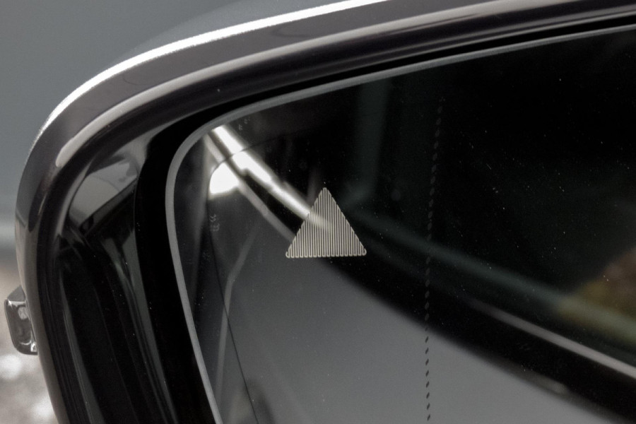 BMW 3 Serie Touring 330e M-PAKKET | HEAD UP | 360 CAMERA | ELEKTRISCHE VERSTELBARE VOORSTOELEN | PANORAMADAK | SIDE ASSIST