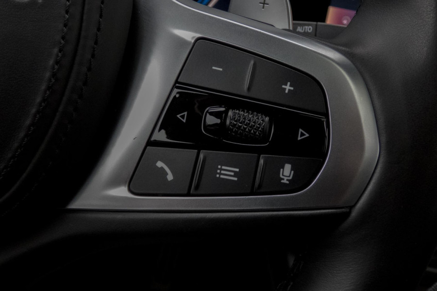 BMW 3 Serie Touring 330e M-PAKKET | HEAD UP | 360 CAMERA | ELEKTRISCHE VERSTELBARE VOORSTOELEN | PANORAMADAK | SIDE ASSIST