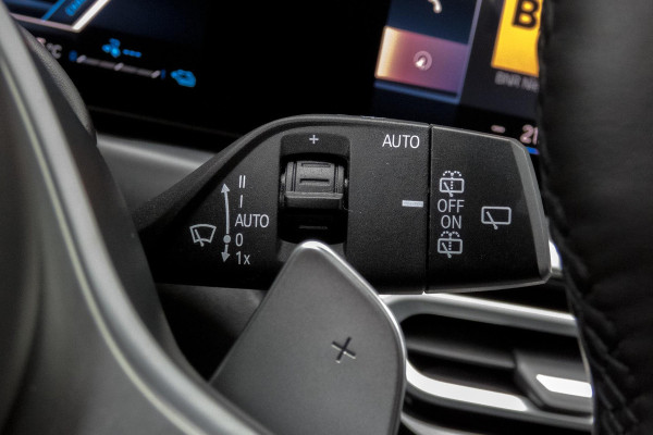 BMW 3 Serie Touring 330e M-PAKKET | HEAD UP | 360 CAMERA | ELEKTRISCHE VERSTELBARE VOORSTOELEN | PANORAMADAK | SIDE ASSIST