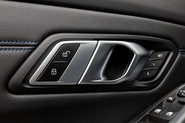 BMW 3 Serie Touring 330e M-PAKKET | HEAD UP | 360 CAMERA | ELEKTRISCHE VERSTELBARE VOORSTOELEN | PANORAMADAK | SIDE ASSIST