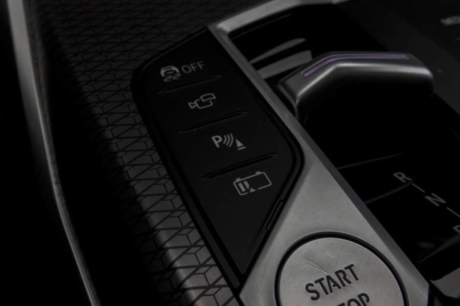 BMW 3 Serie Touring 330e M-PAKKET | HEAD UP | 360 CAMERA | ELEKTRISCHE VERSTELBARE VOORSTOELEN | PANORAMADAK | SIDE ASSIST