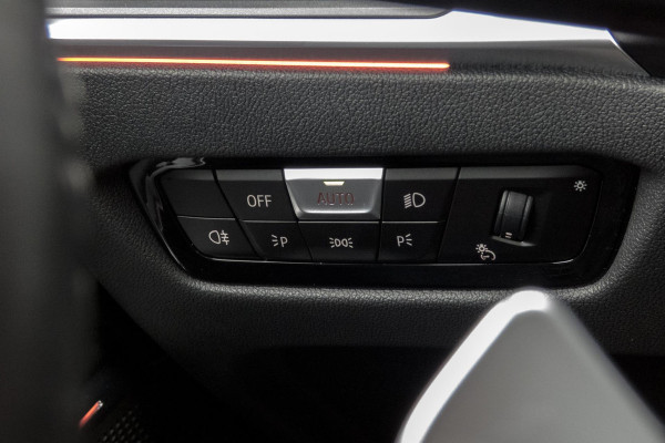 BMW 3 Serie Touring 330e M-PAKKET | HEAD UP | 360 CAMERA | ELEKTRISCHE VERSTELBARE VOORSTOELEN | PANORAMADAK | SIDE ASSIST