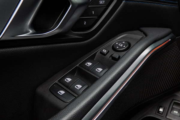 BMW 3 Serie Touring 330e M-PAKKET | HEAD UP | 360 CAMERA | ELEKTRISCHE VERSTELBARE VOORSTOELEN | PANORAMADAK | SIDE ASSIST