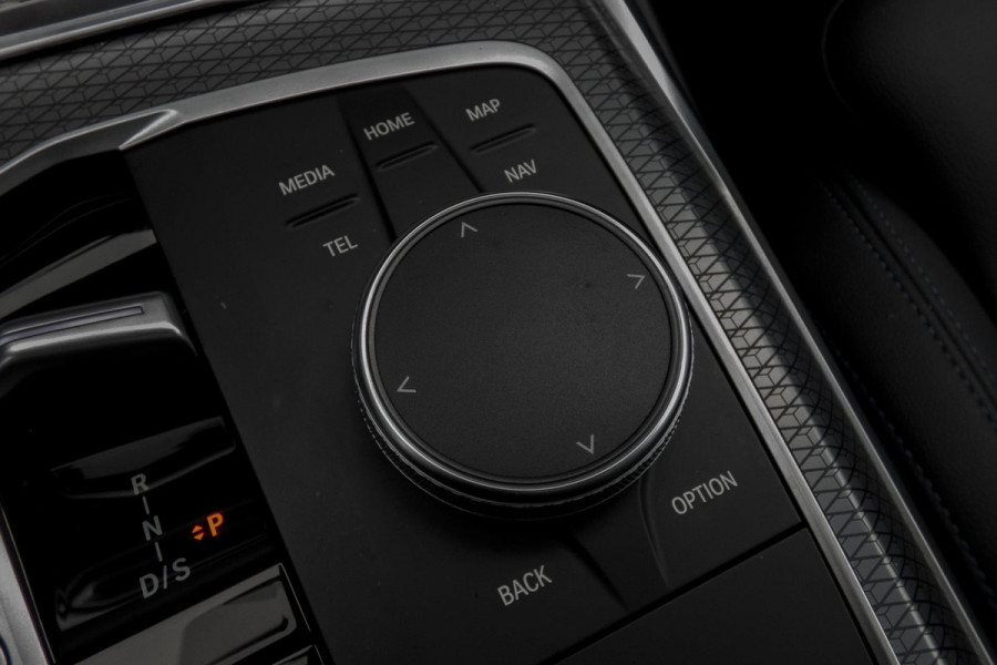 BMW 3 Serie Touring 330e M-PAKKET | HEAD UP | 360 CAMERA | ELEKTRISCHE VERSTELBARE VOORSTOELEN | PANORAMADAK | SIDE ASSIST