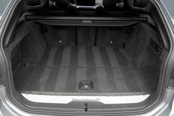 BMW 3 Serie Touring 330e M-PAKKET | HEAD UP | 360 CAMERA | ELEKTRISCHE VERSTELBARE VOORSTOELEN | PANORAMADAK | SIDE ASSIST