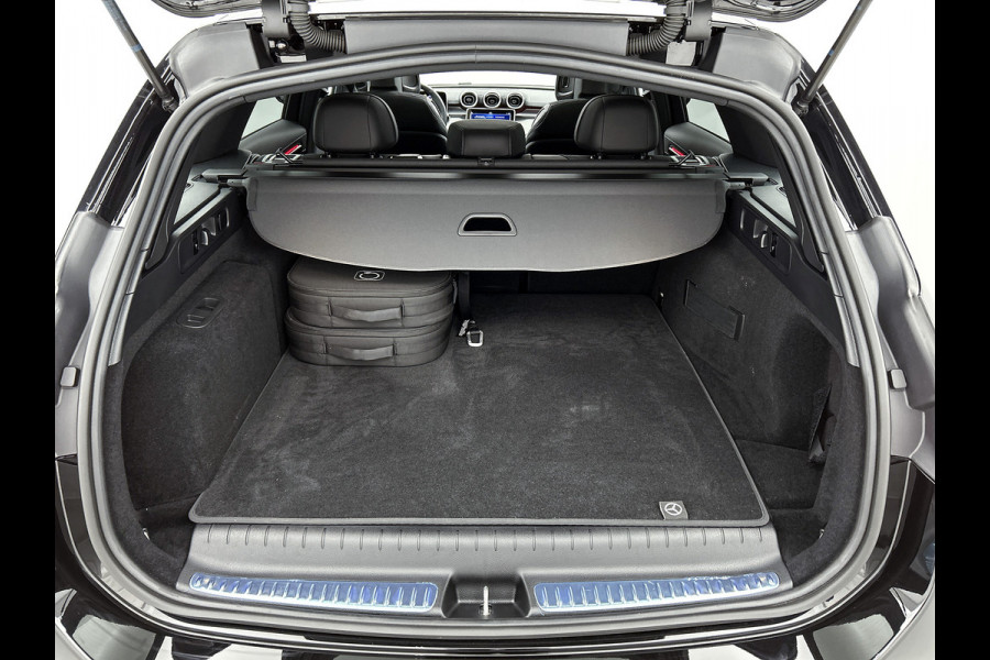 Mercedes-Benz C-Klasse Estate 300 e AMG Plug-In Hybride AMG Line | Trekhaak | Panorama Schuif-Kanteldak | Digital Licht | Rijassistentiepakket Plus incl. PRE-SAFE Inclusief 24 maanden MB Certified garantie voor Europa.