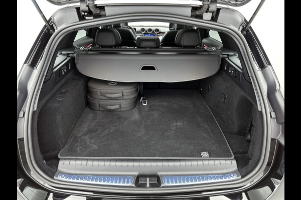 Mercedes-Benz C-Klasse Estate 300 e AMG Plug-In Hybride AMG Line | Trekhaak | Panorama Schuif-Kanteldak | Digital Licht | Rijassistentiepakket Plus incl. PRE-SAFE Inclusief 24 maanden MB Certified garantie voor Europa.