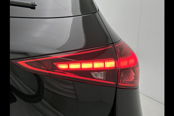 Mercedes-Benz C-Klasse Estate 300 e AMG Plug-In Hybride AMG Line | Trekhaak | Panorama Schuif-Kanteldak | Digital Licht | Rijassistentiepakket Plus incl. PRE-SAFE Inclusief 24 maanden MB Certified garantie voor Europa.