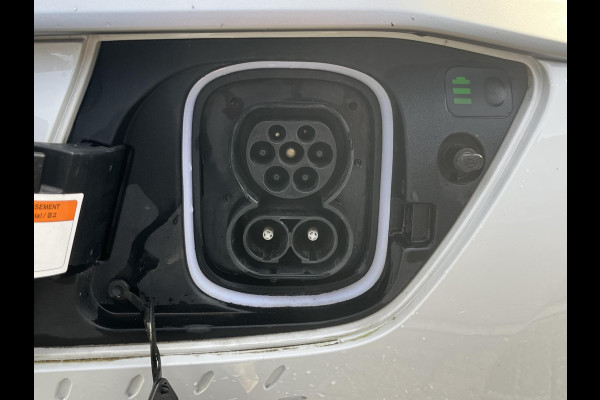 Hyundai Kona EV Premium Sky 64 kWh VAN: €20.900,- VOOR: €19.440,- UW EINDEJAARSVOORDEEL: €2.023,-PANORAMA DAK | 3-FASE | LEDER | STOEL VERWARM, VENTILATIE | CAMERA | RIJKLAAR INCL. 12 MND BOVAG GARANTIE