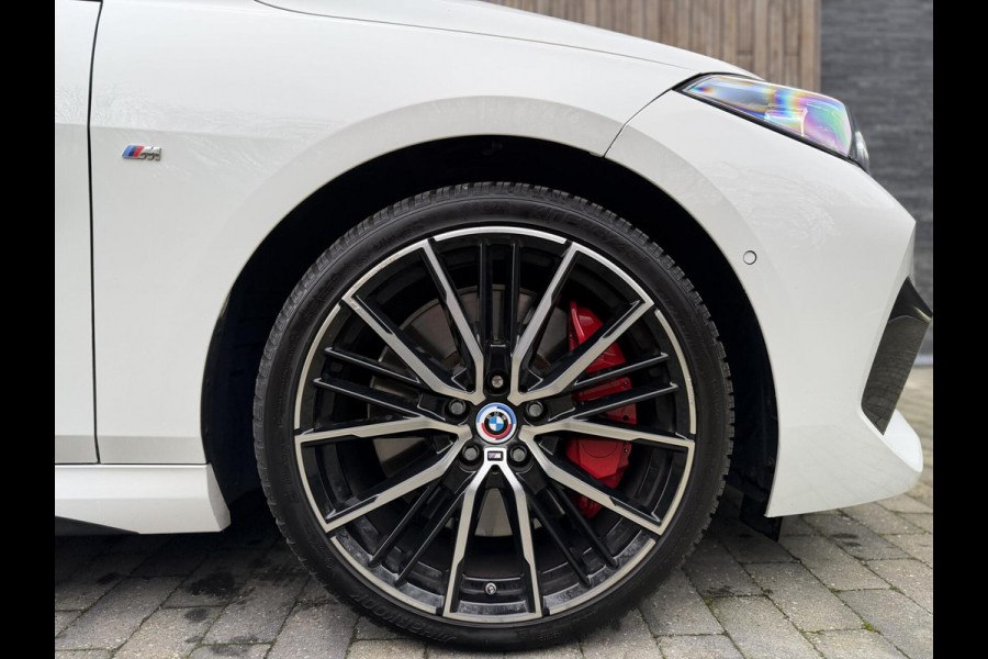 BMW 2 Serie Gran Coupé 218i M Sport Automaat | Alcantara | LED adaptief & grootlichtassistent | HiFi systeem | Achterspoiler | Apple CarPlay