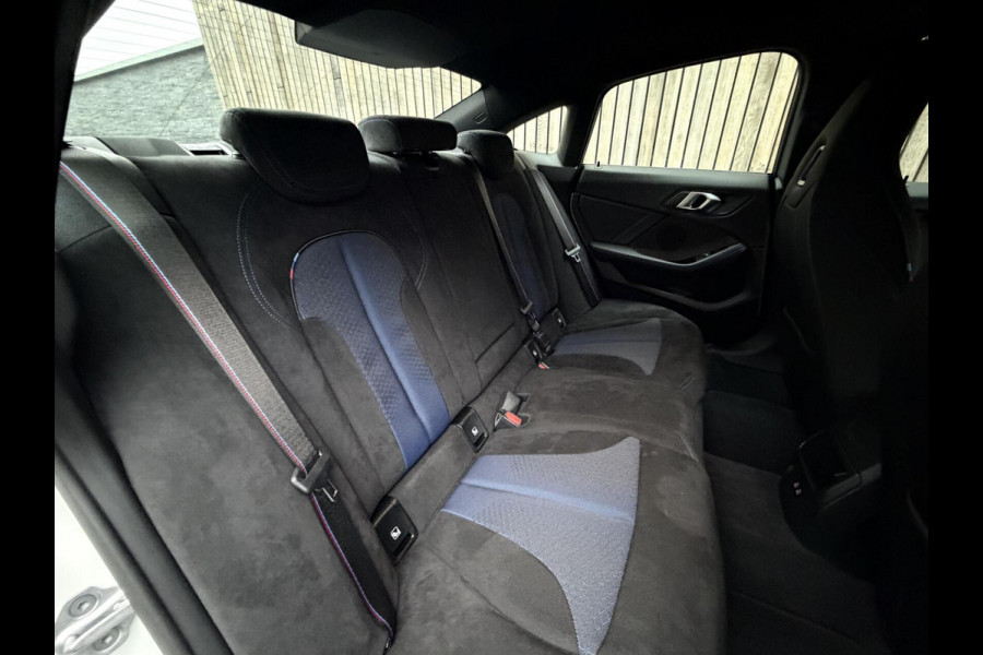 BMW 2 Serie Gran Coupé 218i M Sport Automaat | Alcantara | LED adaptief & grootlichtassistent | HiFi systeem | Achterspoiler | Apple CarPlay