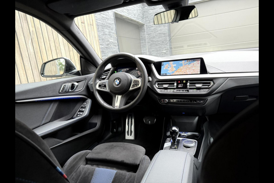 BMW 2 Serie Gran Coupé 218i M Sport Automaat | Alcantara | LED adaptief & grootlichtassistent | HiFi systeem | Achterspoiler | Apple CarPlay