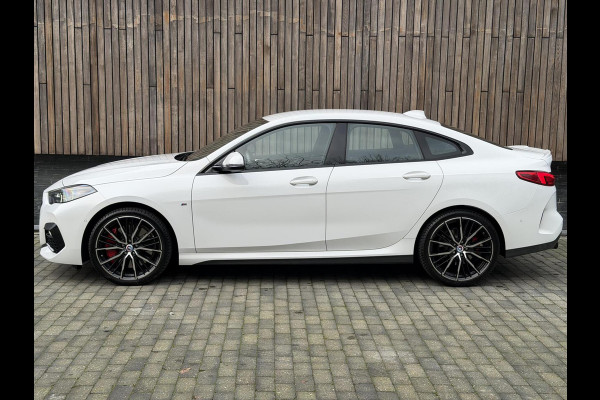 BMW 2 Serie Gran Coupé 218i M Sport Automaat | Alcantara | LED adaptief & grootlichtassistent | HiFi systeem | Achterspoiler | Apple CarPlay