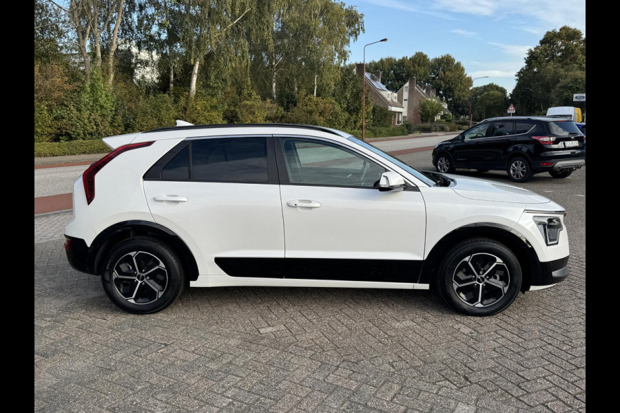 Kia Niro 1.6 GDi PHEV DynamicLine | Stoelverwarming | Adaptieve Cruise control | Bekleding in stof/lederlook | Achteruitrijcamera | Elek Achterklep