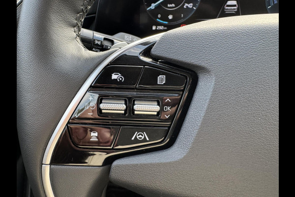 Kia Niro 1.6 GDi PHEV DynamicLine | Stoelverwarming | Adaptieve Cruise control | Bekleding in stof/lederlook | Achteruitrijcamera | Elek Achterklep
