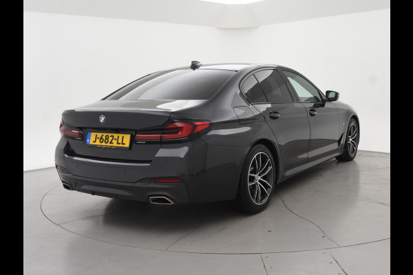 BMW 5 Serie 518D M-SPORT SEDAN + NAPPA LEDEREN COMFORTZETELS | TREKHAAK | H/K | HEAD-UP | SFEERVERLICHTING