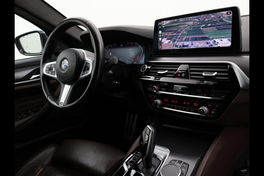 BMW 5 Serie 518D M-SPORT SEDAN + NAPPA LEDEREN COMFORTZETELS | TREKHAAK | H/K | HEAD-UP | SFEERVERLICHTING