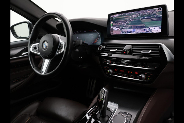 BMW 5 Serie 518D M-SPORT SEDAN + NAPPA LEDEREN COMFORTZETELS | TREKHAAK | H/K | HEAD-UP | SFEERVERLICHTING