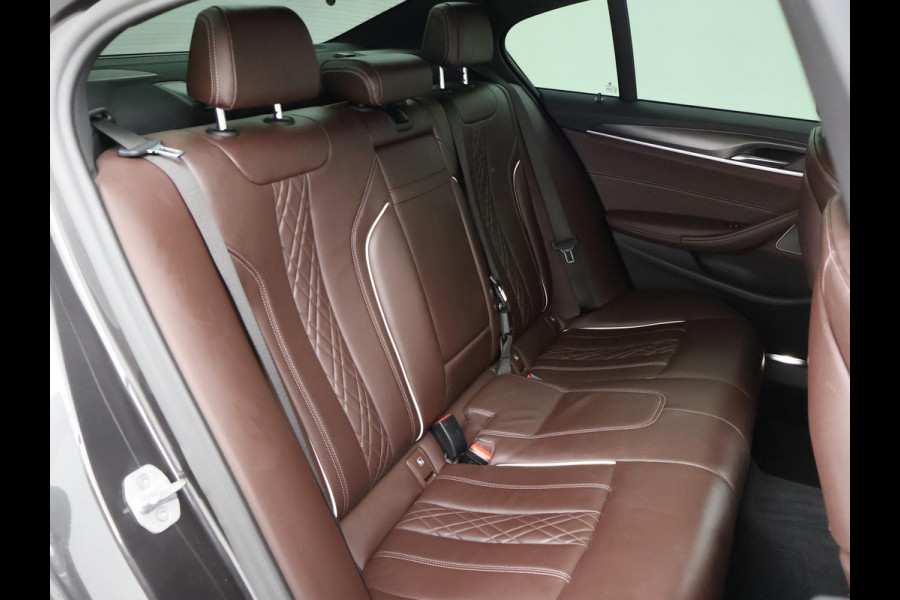 BMW 5 Serie 518D M-SPORT SEDAN + NAPPA LEDEREN COMFORTZETELS | TREKHAAK | H/K | HEAD-UP | SFEERVERLICHTING