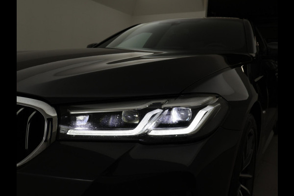 BMW 5 Serie 518D M-SPORT SEDAN + NAPPA LEDEREN COMFORTZETELS | TREKHAAK | H/K | HEAD-UP | SFEERVERLICHTING