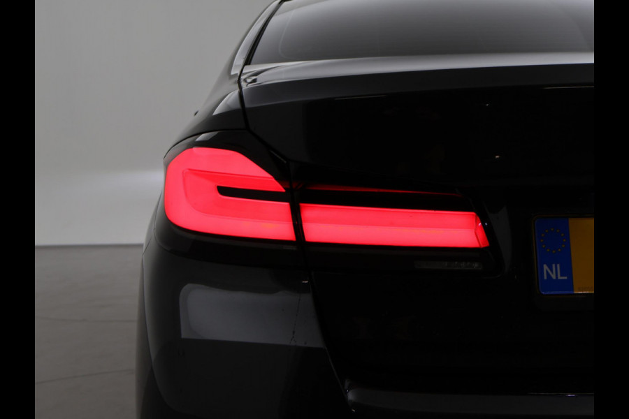 BMW 5 Serie 518D M-SPORT SEDAN + NAPPA LEDEREN COMFORTZETELS | TREKHAAK | H/K | HEAD-UP | SFEERVERLICHTING