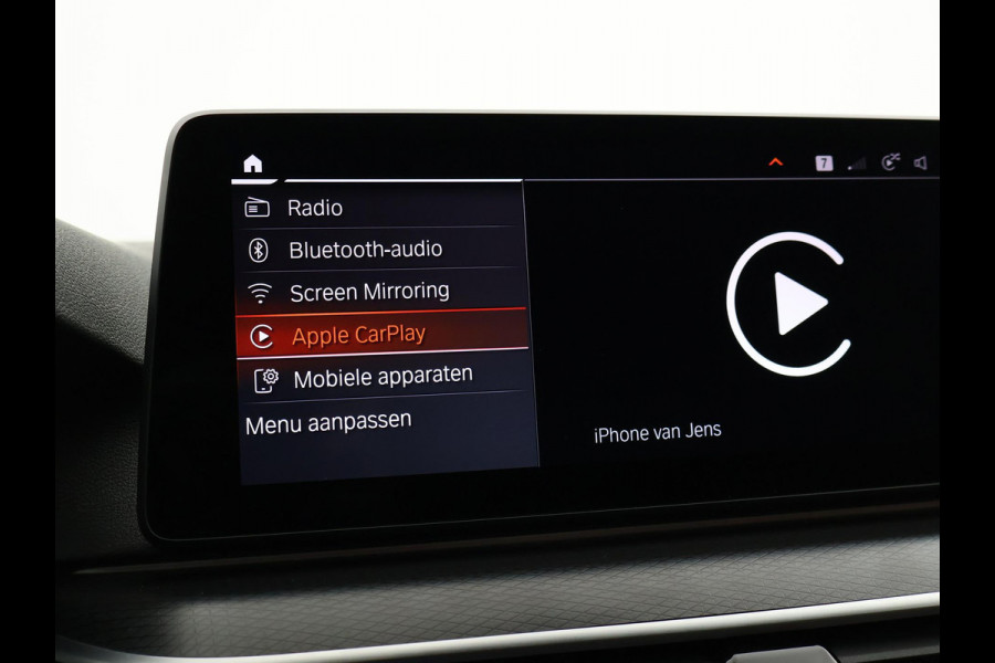 BMW 5 Serie 518D M-SPORT SEDAN + NAPPA LEDEREN COMFORTZETELS | TREKHAAK | H/K | HEAD-UP | SFEERVERLICHTING