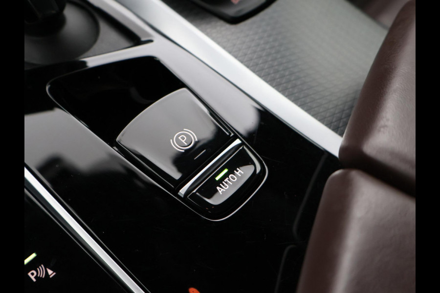 BMW 5 Serie 518D M-SPORT SEDAN + NAPPA LEDEREN COMFORTZETELS | TREKHAAK | H/K | HEAD-UP | SFEERVERLICHTING