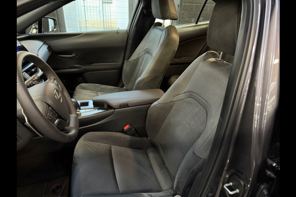 Lexus UX 300e Business Line 73 kWh | 1927KM | Nieuwe Auto | 06-2025 | Camera | Alcantara | SOH 100%