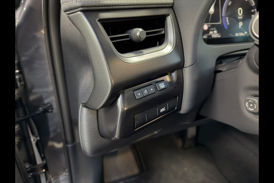 Lexus UX 300e Business Line 73 kWh | 1927KM | Nieuwe Auto | 06-2025 | Camera | Alcantara | SOH 100%