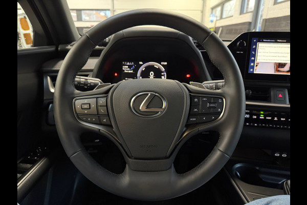 Lexus UX 300e Business Line 73 kWh | 1927KM | Nieuwe Auto | 06-2025 | Camera | Alcantara | SOH 100%