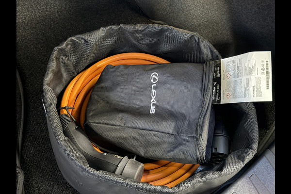 Lexus UX 300e Business Line 73 kWh | 1927KM | Nieuwe Auto | 06-2025 | Camera | Alcantara | SOH 100%