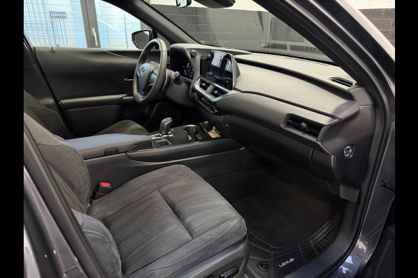 Lexus UX 300e Business Line 73 kWh | 1927KM | Nieuwe Auto | 06-2025 | Camera | Alcantara | SOH 100%