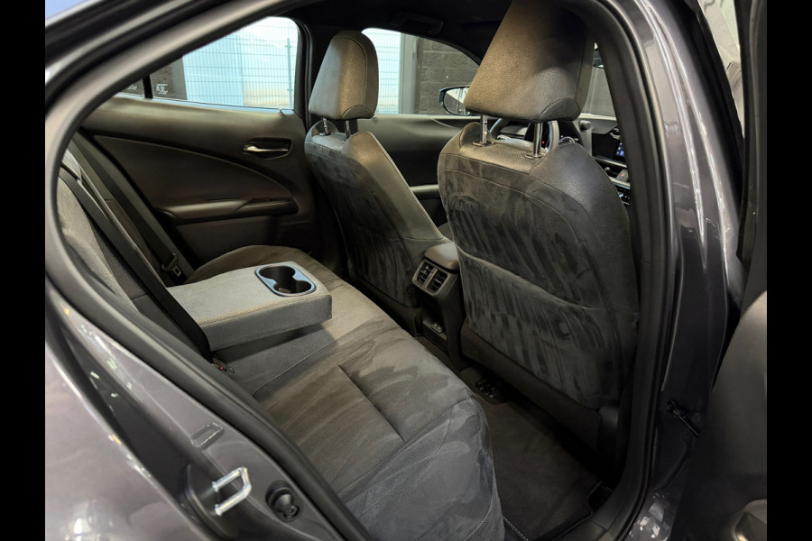 Lexus UX 300e Business Line 73 kWh | 1927KM | Nieuwe Auto | 06-2025 | Camera | Alcantara | SOH 100%