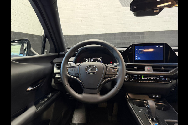 Lexus UX 300e Business Line 73 kWh | 1927KM | Nieuwe Auto | 06-2025 | Camera | Alcantara | SOH 100%