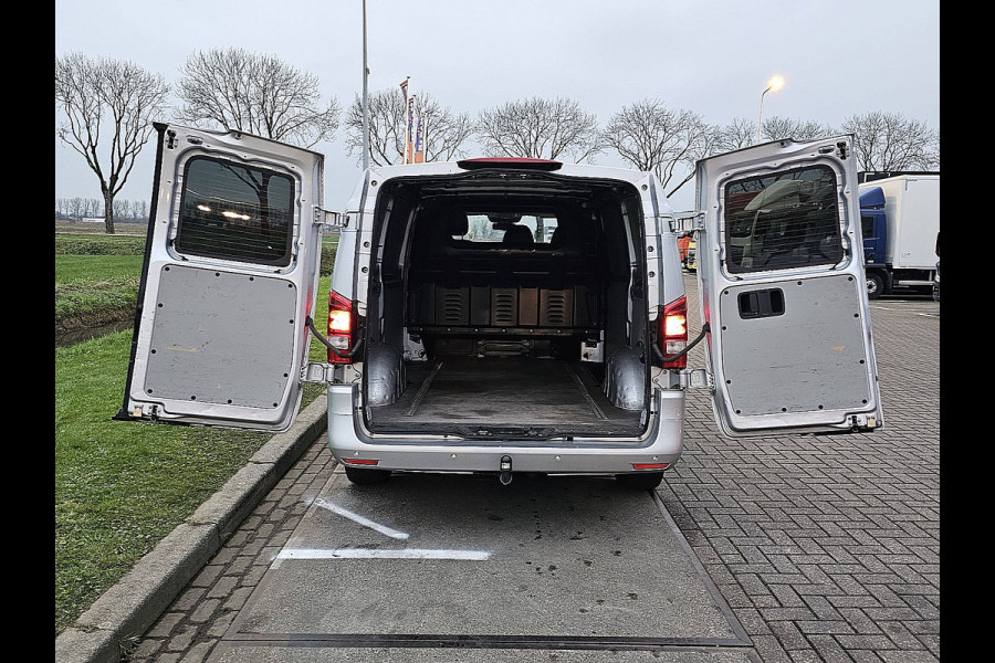 Mercedes-Benz Vito 119 CDI LED Trekhaak Parkeersensoren Automaat Airco Cruise Achterdeuren 3 Zits Euro6 190 PK!