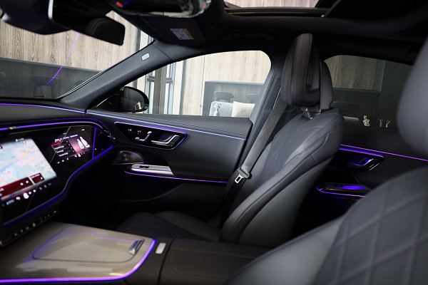 Mercedes-Benz E-Klasse 400 e 4MATIC AMG 53 Look / Hyperscreen / Massage / Burmester 4D / 360 Camera / Leder / Pano / 20 Inch