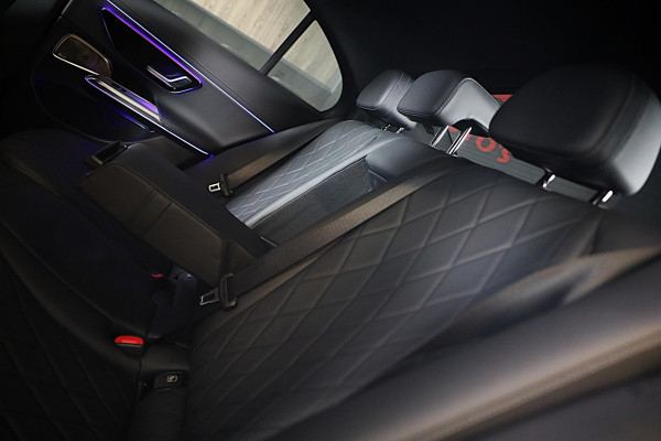 Mercedes-Benz E-Klasse 400 e 4MATIC AMG 53 Look / Hyperscreen / Massage / Burmester 4D / 360 Camera / Leder / Pano / 20 Inch