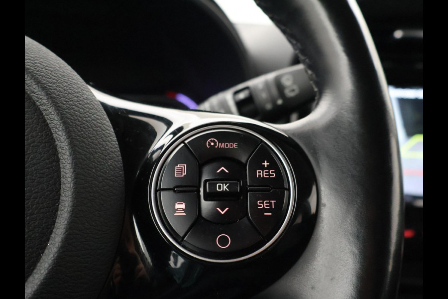 Kia e-Soul 64 kWh AUT. + HARMAN/KARDON | CAMERA | SFEERVERL. | ADAPTIVE CRUISE | STUURVERW. | STOELVERWARMING
