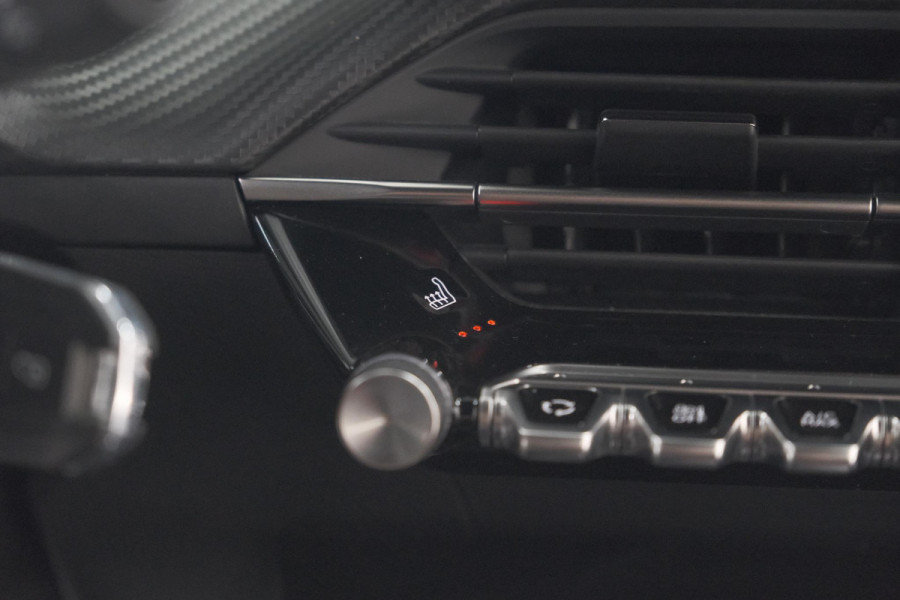 Peugeot 2008 PureTech 130 EAT8 Active Pack | Parkeersensoren | Apple CarPlay | Climate Control | Stoelverwarming