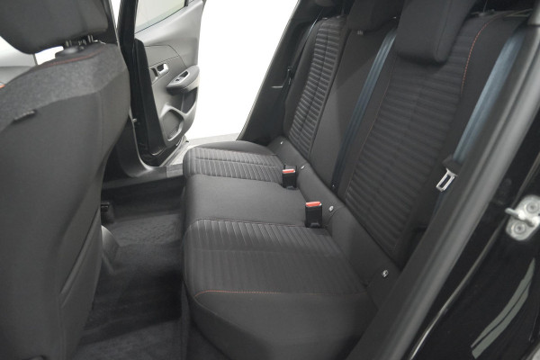Peugeot 2008 PureTech 130 EAT8 Active Pack | Parkeersensoren | Apple CarPlay | Climate Control | Stoelverwarming