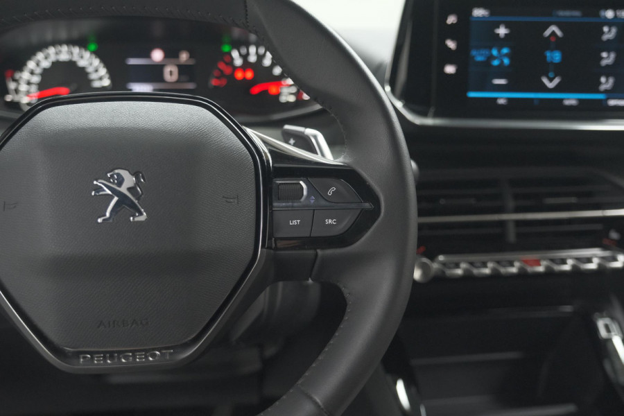 Peugeot 2008 PureTech 130 EAT8 Active Pack | Parkeersensoren | Apple CarPlay | Climate Control | Stoelverwarming