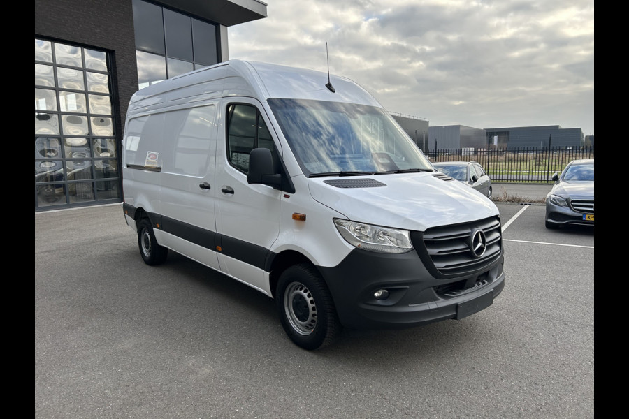Mercedes-Benz Sprinter 317 CDI L2 H2 Pro Facelift / MBUX / Camera / Geveerde stoel / Cruise control / Airco / 270 Graden achterdeuren